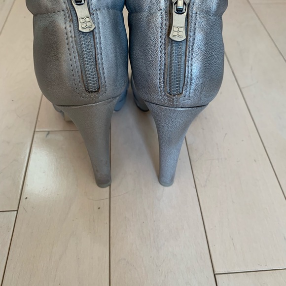 BCBG MAXAZRIA LEATHER HEELS - Picture 4 of 6